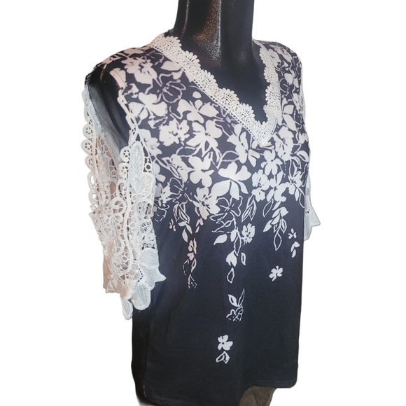 Floral Lace Cold Shoulder Top Sz.M - Picture 3 of 6